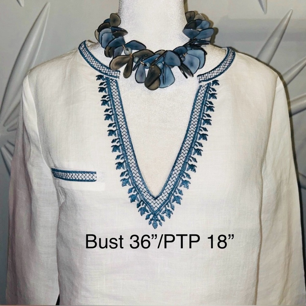 NWT Monoreno SZS white/blue embroidered V-neck pullover top w/faux breast pocket - Picture 3 of 10